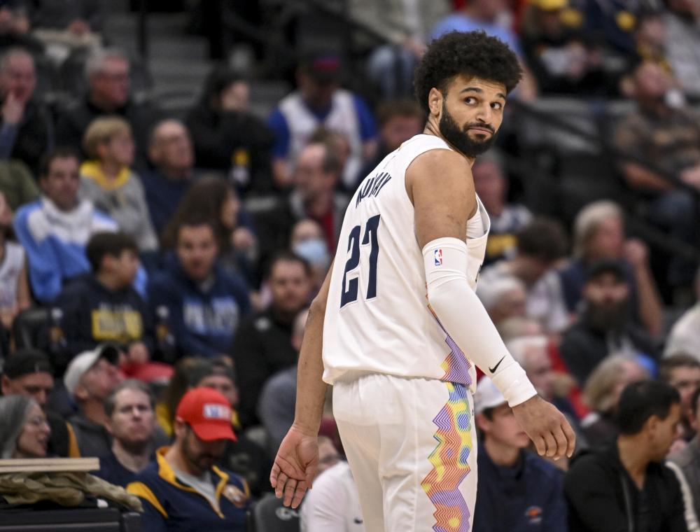 做出了假动 做出了假动