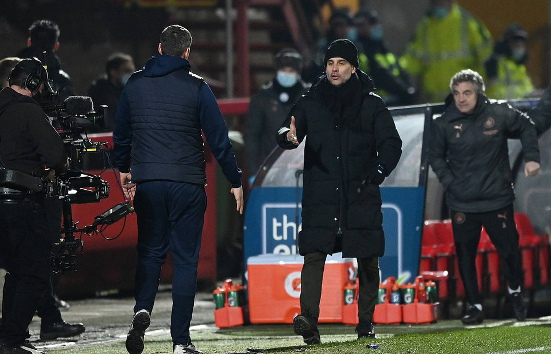 琼斯可以通 琼斯可以通